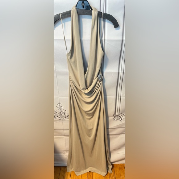 Summer 🌞 NWT ZARA Viral 
HALTER DRESS SIZE S
🚨 My prices are firm, no discount - Picture 4 of 16